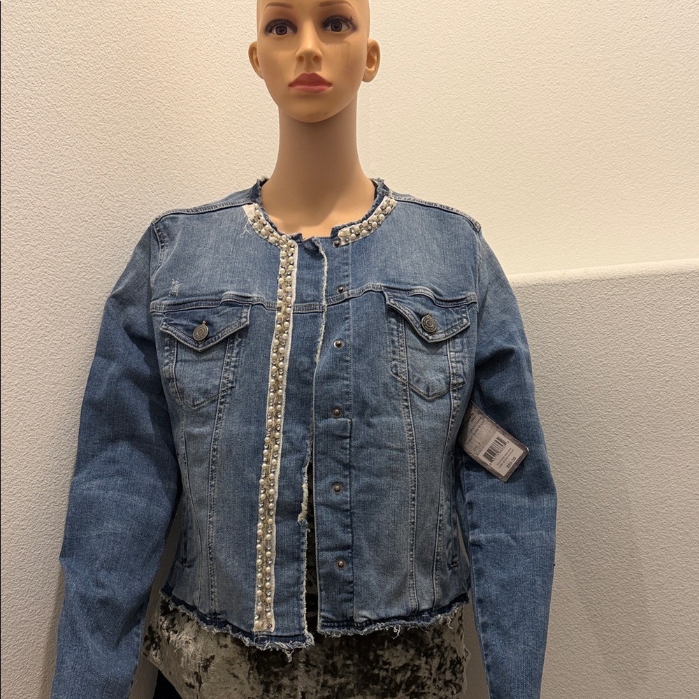 Ruff Hewn Women's Medium Blue Wash Beaded Accent Snap Up Jean Jacket